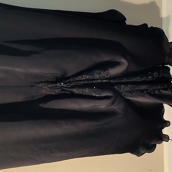 Montage by Mon Cheri Long Black Wedding Formal Evening Size 14 - Picture 4 of 11